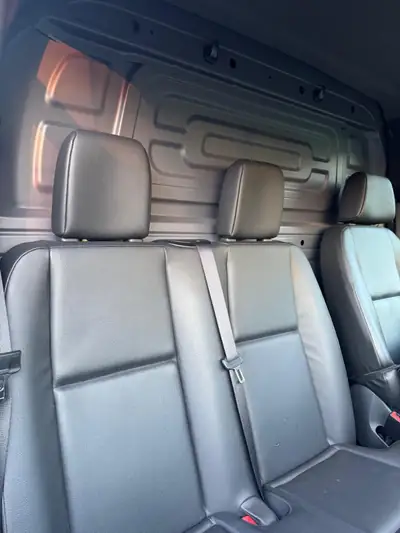 Mercedes-Benz Sprinter 214 CDI — Utilitaire fiable, 125'000 km, diesel économe — Detail