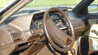 VW Passat 32B 1985 — Véritable pièce de collection, statut de véhicule ancien acquis — interni