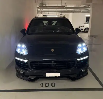 Porsche Cayenne S E-Hybrid — SUV haute performance, hybride rechargeable, 155'000 km — exterior view