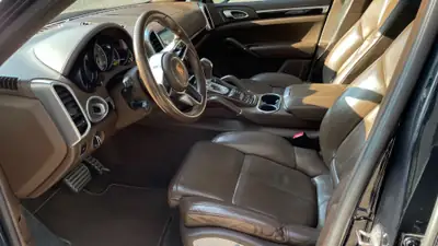 Porsche Cayenne S E-Hybrid — SUV haute performance, hybride rechargeable, 155'000 km — side view