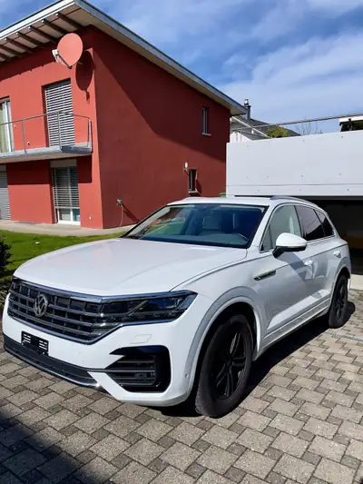 VW Touareg 3.0 TDI R Line — SUV premium diesel, 31 400 km seulement — côté