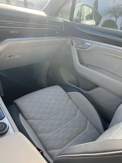 VW Touareg 3.0 TDI R Line — SUV premium diesel, 31 400 km seulement — Miniature 10