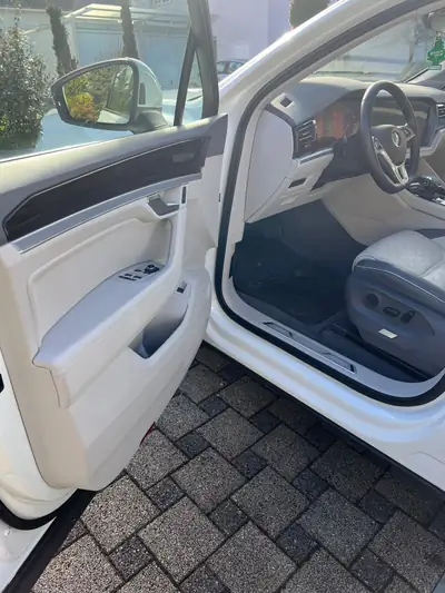 VW Touareg 3.0 TDI R Line — SUV premium diesel, 31 400 km seulement — Miniature 11