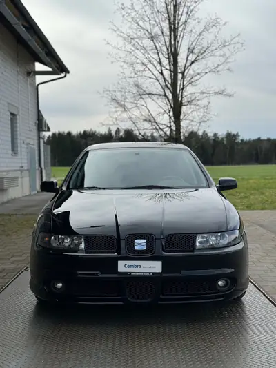 SEAT Leon Cupra 4 Kompressor ABT — Rare 286 ch, 4x4 turbo, 1 sur 150 — side view