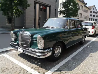 Mercedes 220 SEb Heckflosse 1964 — Berline classique d'exception, état remarquable — vista esterna