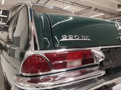 Mercedes 220 SEb Heckflosse 1964 — Berline classique d'exception, état remarquable — dettaglio