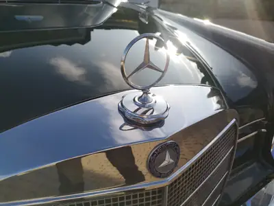 Mercedes 220 SEb Heckflosse 1964 — Berline classique d'exception, état remarquable — Miniatura 14