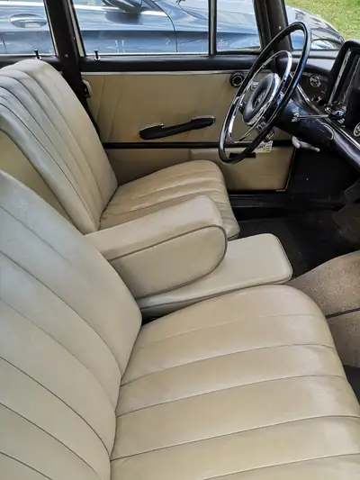 Mercedes 220 SEb Heckflosse 1964 — Berline classique d'exception, état remarquable — Miniatura 18