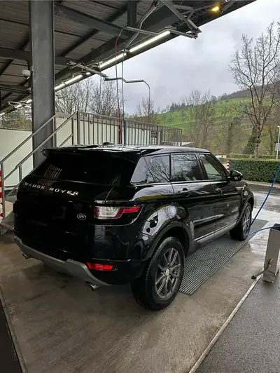 Range Rover Evoque 2.0 TD4 Pure — Diesel dynamique, tout-terrain polyvalent, faible kilométrage — side view