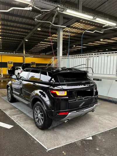Range Rover Evoque 2.0 TD4 Pure — Diesel dynamique, tout-terrain polyvalent, faible kilométrage — interior