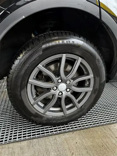 Range Rover Evoque 2.0 TD4 Pure — Diesel dynamique, tout-terrain polyvalent, faible kilométrage — Thumbnail 16