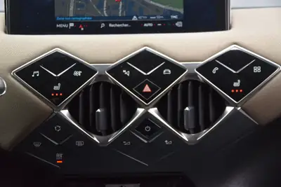 DS 3 Crossback 1.2 PureTech Performance Line — Élégance urbaine et technologie, 66 900 km — Miniatura 23