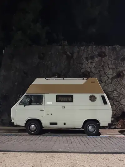 VW T3 Hochdach 1984 — Combi mythique, toiture surélevée, passionnés de rétro — interni