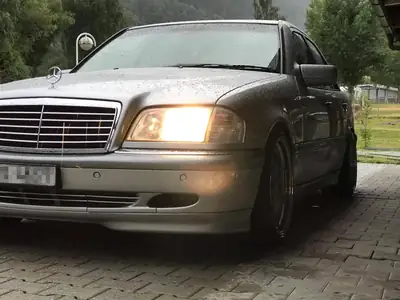 Mercedes-Benz C 280 Élégance — Berline classique, motorisation 197 ch, parfait état — vista posteriore