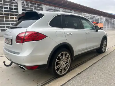 Porsche Cayenne S 2012 — SUV sportif 400 ch, entretien soigné, pneus neufs — rear view