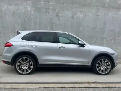 Porsche Cayenne S 2012 — SUV sportif 400 ch, entretien soigné, pneus neufs — detail