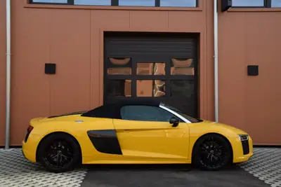 Audi R8 Spyder 5.2 S-Tronic Quattro — Cabriolet haute performance, 59'790 km, pack carbone — intérieur
