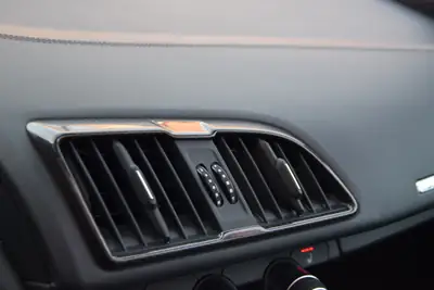 Audi R8 Spyder 5.2 S-Tronic Quattro — Cabriolet haute performance, 59'790 km, pack carbone — Miniature 27