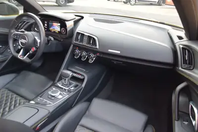 Audi R8 Spyder 5.2 S-Tronic Quattro — Cabriolet haute performance, 59'790 km, pack carbone — Miniature 30