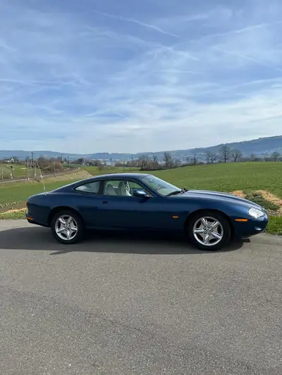 Jaguar XK8 — Coupé anglais mythique, élégance intemporelle des années 1990 — Außenansicht