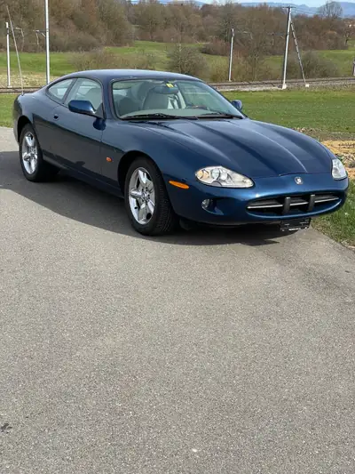 Jaguar XK8 — Coupé anglais mythique, élégance intemporelle des années 1990 — Armaturenbrett
