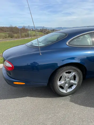 Jaguar XK8 — Coupé anglais mythique, élégance intemporelle des années 1990 — Miniatur 8