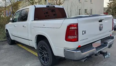DODGE Ram 1500 5.7L V8 HEMI eTorque 4x4 — Crew Cab musclé, 10'000 km seulement — Innenraum