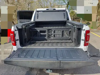 DODGE Ram 1500 5.7L V8 HEMI eTorque 4x4 — Crew Cab musclé, 10'000 km seulement — Miniatur 10