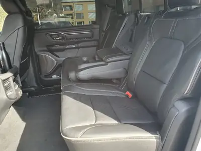 DODGE Ram 1500 5.7L V8 HEMI eTorque 4x4 — Crew Cab musclé, 10'000 km seulement — Miniatur 15