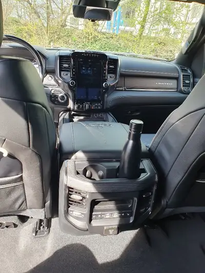 DODGE Ram 1500 5.7L V8 HEMI eTorque 4x4 — Crew Cab musclé, 10'000 km seulement — Miniatur 14