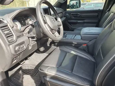DODGE Ram 1500 5.7L V8 HEMI eTorque 4x4 — Crew Cab musclé, 10'000 km seulement — Miniatur 17