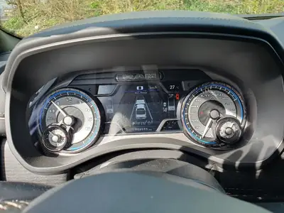 DODGE Ram 1500 5.7L V8 HEMI eTorque 4x4 — Crew Cab musclé, 10'000 km seulement — Miniatur 19