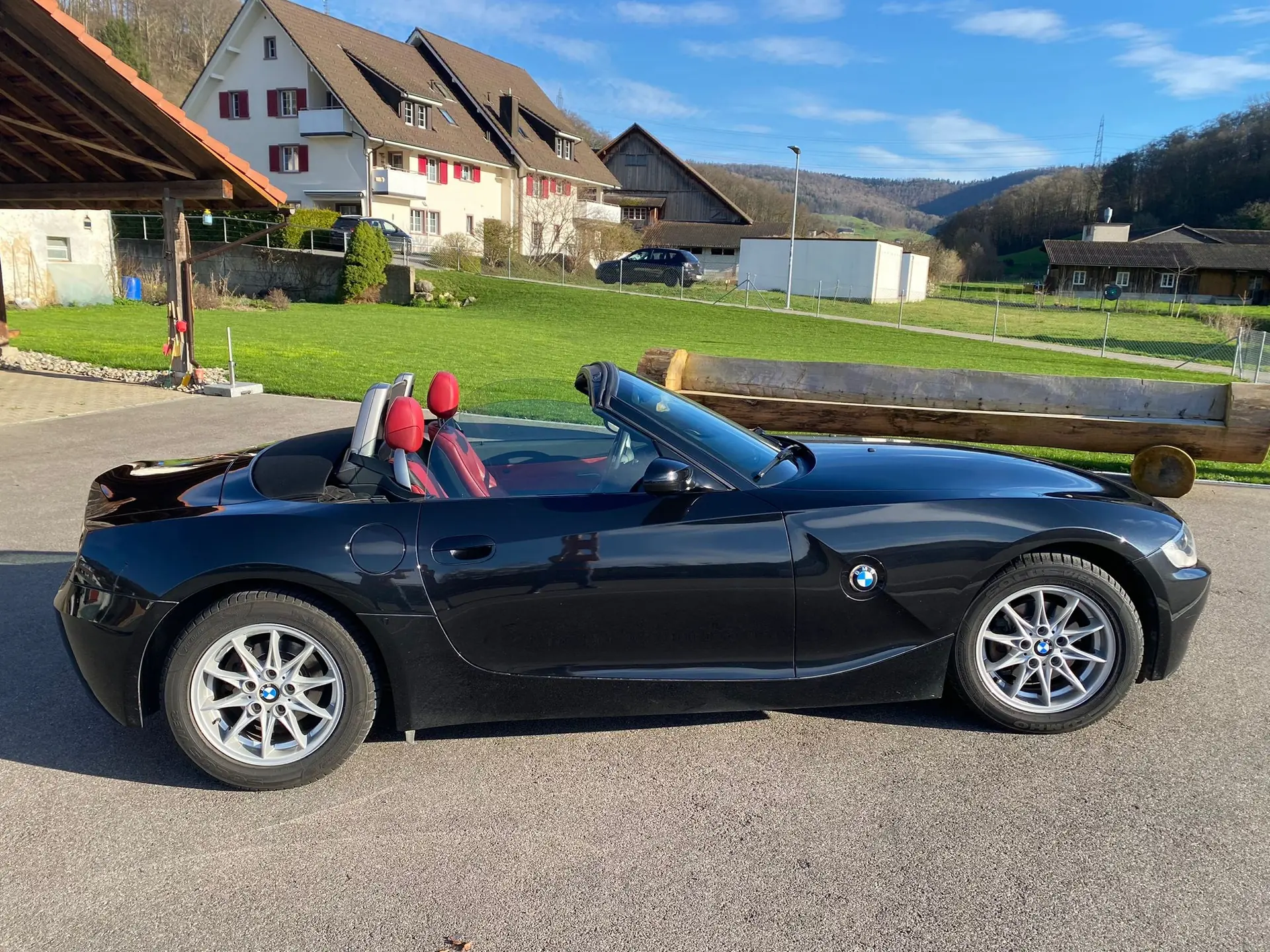 BMW Z4 2.2i Roadster 2005 — Cabriolet sportif, moteur 170 ch, intérieur cuir rouge
