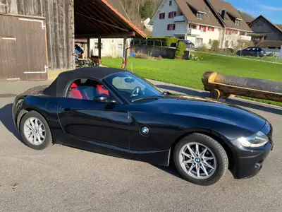 BMW Z4 2.2i Roadster 2005 — Cabriolet sportif, moteur 170 ch, intérieur cuir rouge — tableau de bord