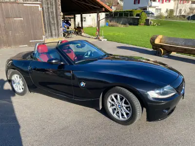 BMW Z4 2.2i Roadster 2005 — Cabriolet sportif, moteur 170 ch, intérieur cuir rouge — intérieur