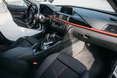 BMW 328i xDrive Touring Sport Line — Break élégant, moteur 245 ch, transmission intégrale — Thumbnail 7