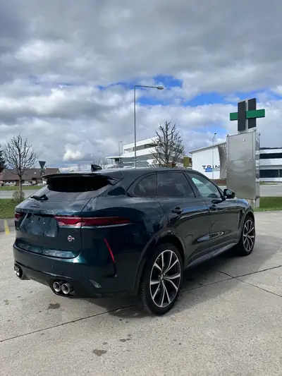 Jaguar F-PACE 5.0 V8 SVR P550 AWD — Puissance brute et élégance britannique — Miniatura 8