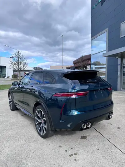 Jaguar F-PACE 5.0 V8 SVR P550 AWD — Puissance brute et élégance britannique — Miniatura 7