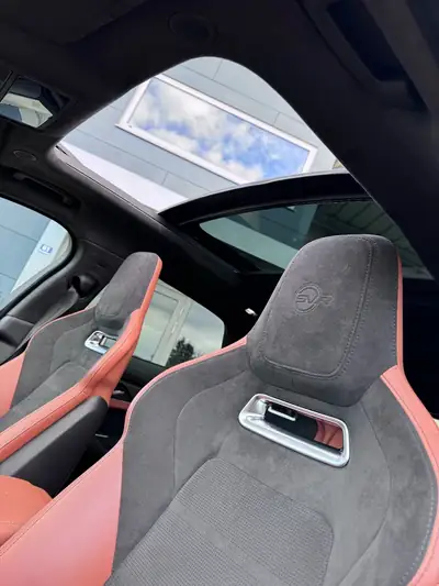 Jaguar F-PACE 5.0 V8 SVR P550 AWD — Puissance brute et élégance britannique — Miniatura 14