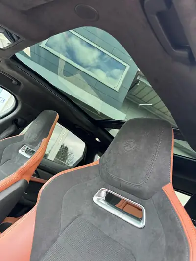 Jaguar F-PACE 5.0 V8 SVR P550 AWD — Puissance brute et élégance britannique — Miniatura 17