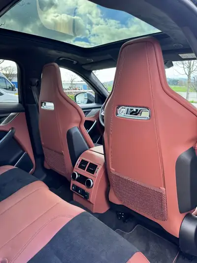 Jaguar F-PACE 5.0 V8 SVR P550 AWD — Puissance brute et élégance britannique — Miniatura 19