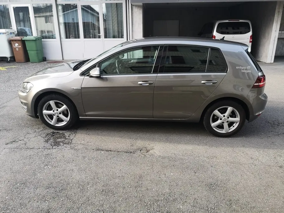 VW Golf 1.4 TGI BlueMotion — Berline écologique bicarbur, faible consommation — vista esterna