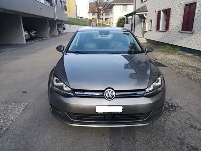 VW Golf 1.4 TGI BlueMotion — Berline écologique bicarbur, faible consommation — vista posteriore