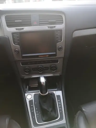 VW Golf 1.4 TGI BlueMotion — Berline écologique bicarbur, faible consommation — interni