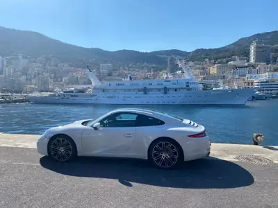 Porsche 911 Carrera 4 PDK — Coupé sportif légendaire, 350 ch et transmission automatique — fianco