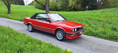 BMW 325 Cabrio 1988 — Chef-d'œuvre cabriolet vintage avec immatriculation collection — Außenansicht