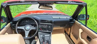 BMW 325 Cabrio 1988 — Chef-d'œuvre cabriolet vintage avec immatriculation collection — Miniatur 16