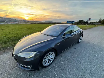 Tesla Model S 85 D — Berline électrique haute performance, 130 000 km, entretien irréprochable — detail