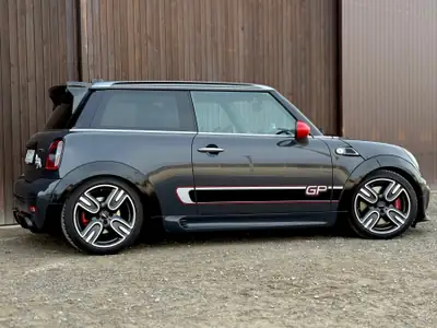 MINI Cooper Works GP 2013 — L'édition collector sportive avec 218 ch et sensation de karting — fianco