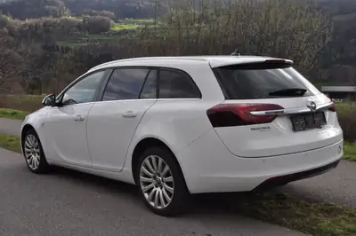 Opel Insignia ST 2.0 CDTI 4WD — Break diesel robuste, transmission automatique, entretien soigné — intérieur